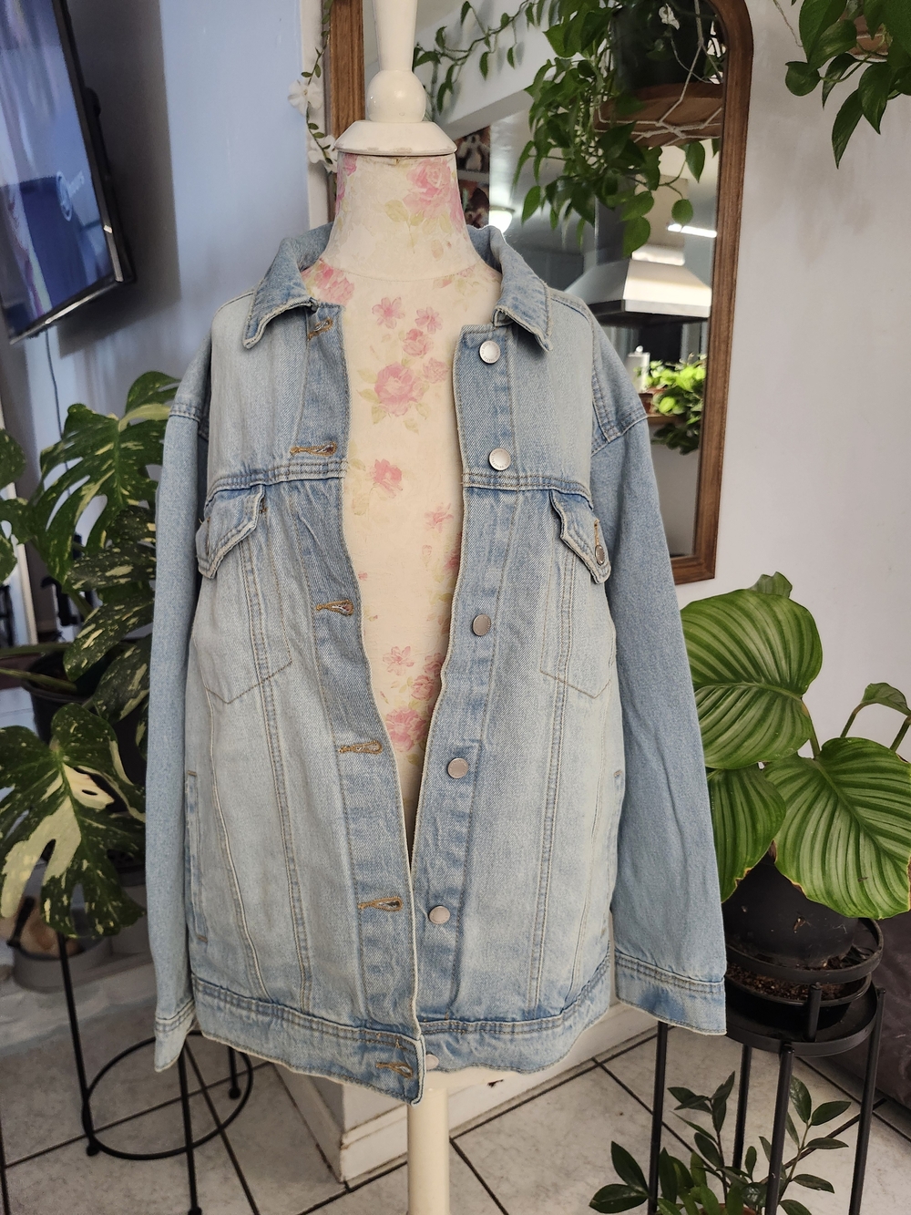 Universal Thread Light Blue Denim Jacket - Women's Jean Coat